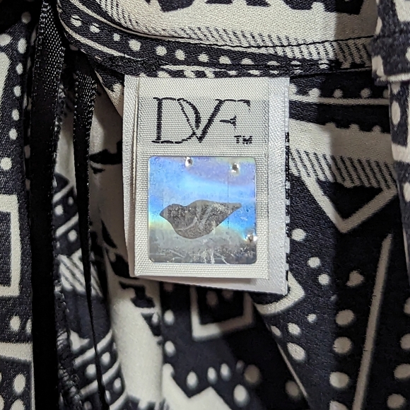 Diane von Furstenberg 'Maya' Print Stretch Silk Black and White Top - Picture 10 of 12